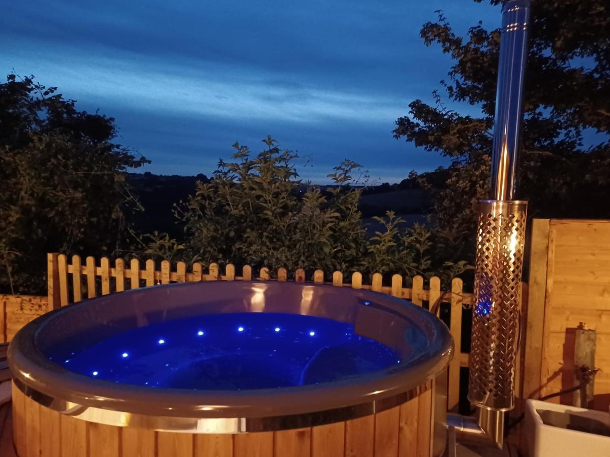 Norwell View Farm Glamping With Hot Tubs Hotel Bath Exterior foto