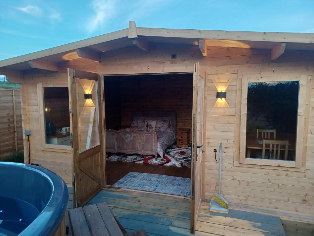 Norwell View Farm Glamping With Hot Tubs Hotel Bath Exterior foto